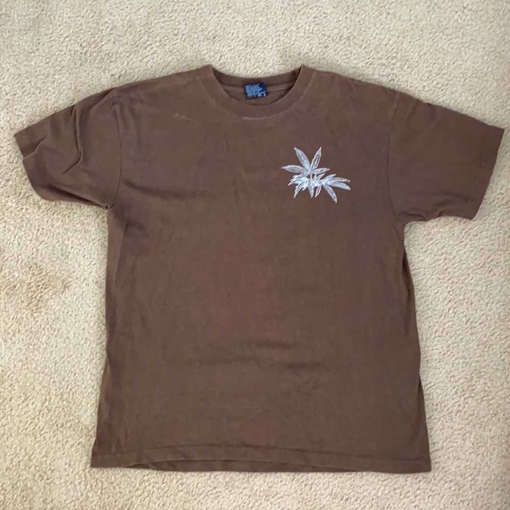 Men’s short sleeve tee in size Large